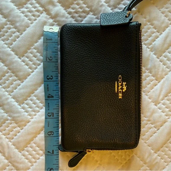 LIKE NEW! Coach Black Leather Wristlet with Gold Hardware - Picture 6 of 9